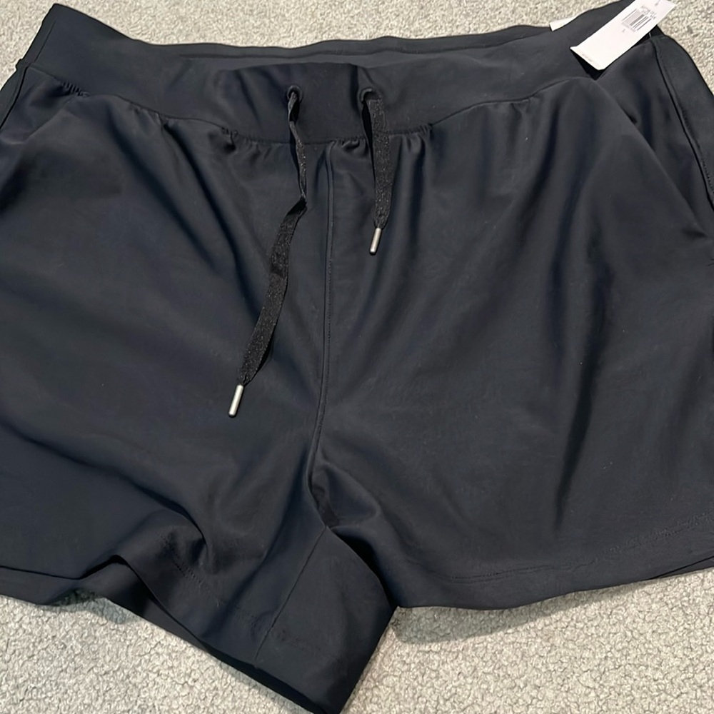 BRAND NEW Oldnavy Active Powersoft High rise shorts. Black. Size Large